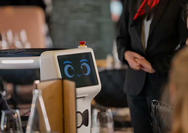New serving robot transforms restaurant experience for staff and guests