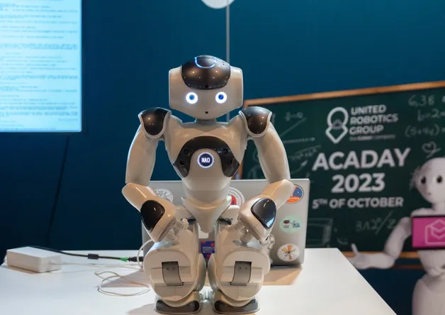 NAO Challenge : Students imagine societal solutions programming humanoid robots